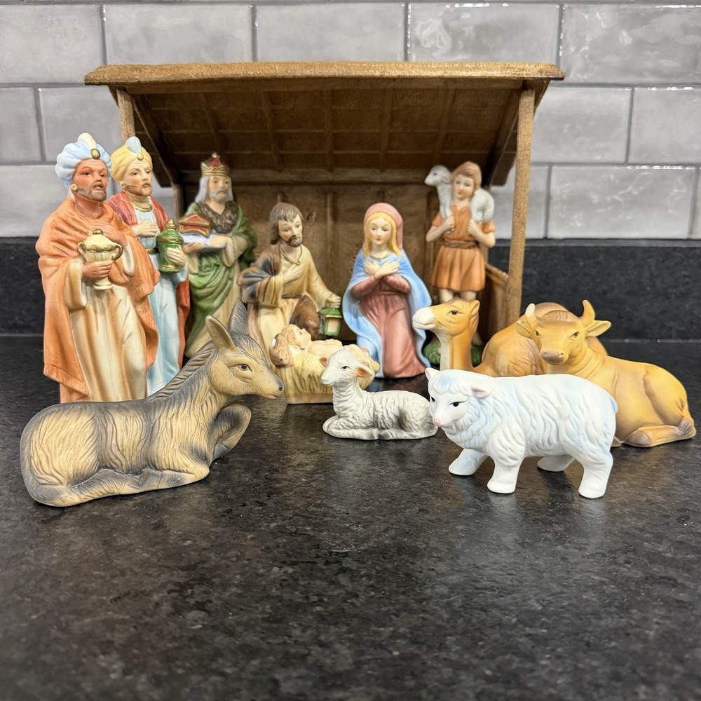 Homco Nativity Set 5216 And 5552 - 12 Pieces Porcelain Bisque With Stable Crèche